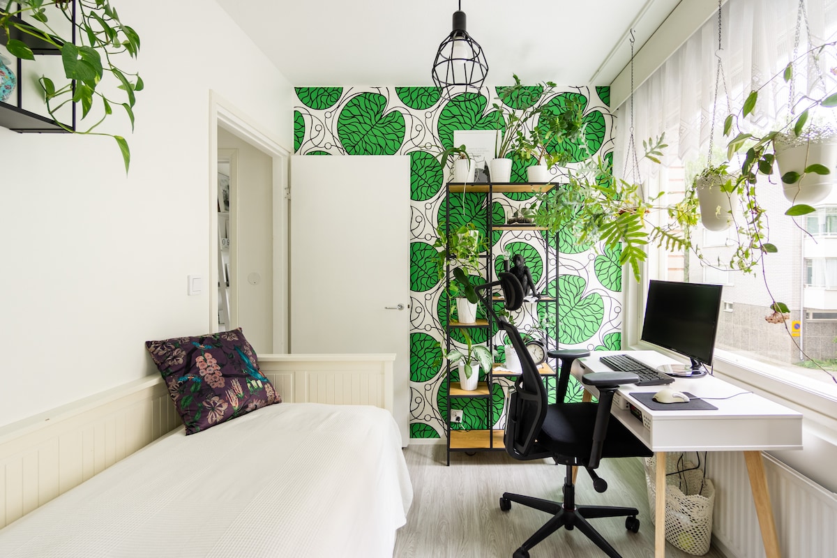 Small but peppery study.