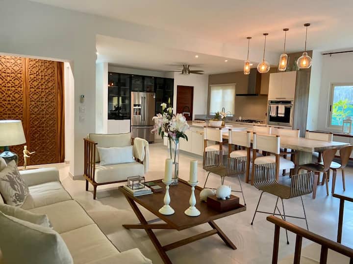 Completely Remodeled Condo Ideal for Longer Stays Condominiums for