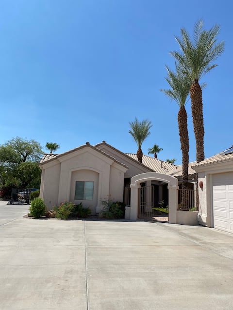 Perfect Colorado River home. Private beach.