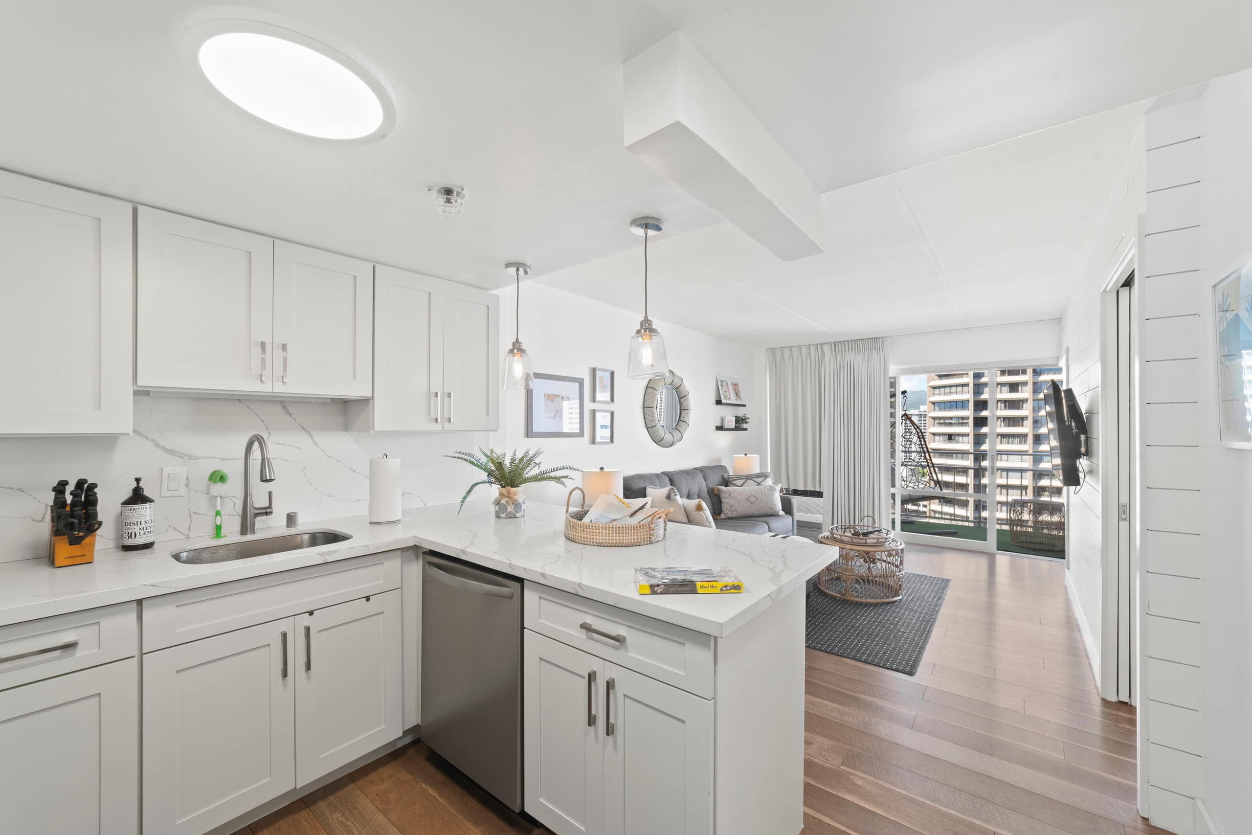 Condo in Honolulu · ★4.9 · 1 bedroom · 2 beds · 1 bath - Image 3