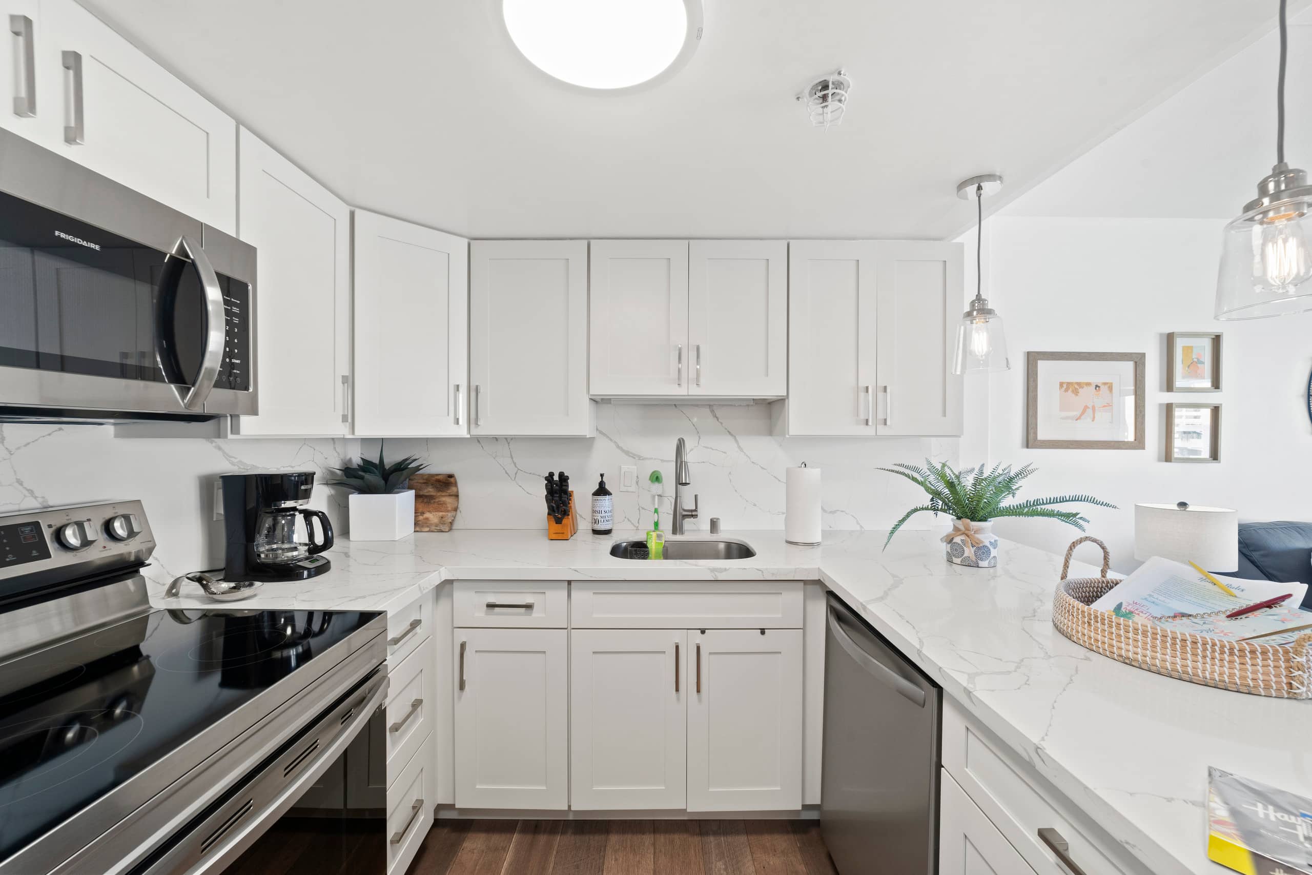 Condo in Honolulu · ★4.9 · 1 bedroom · 2 beds · 1 bath - Image 4