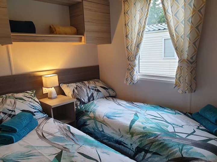 Prima camera da letto doppia con letti