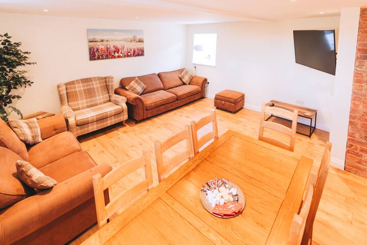 Luxury Newly Converted Oak Cottage - Derbyshire