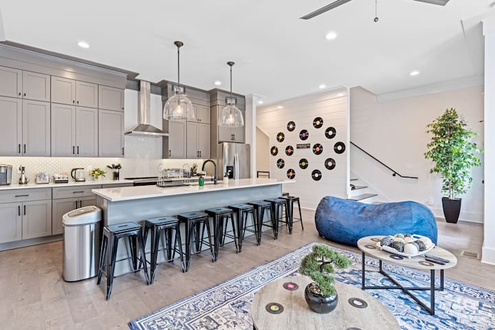 *SLEEPS 24* Keep the Secret *2 Units * 8BR* 8BA*1 gallery image 2