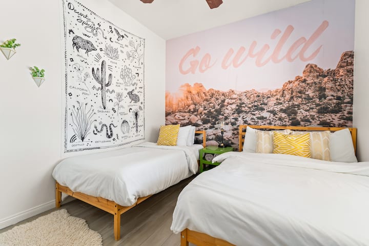 Bedroom with 2 full size beds