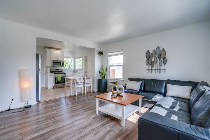 Charming Central Haven: Entire Home Close to 3 FWY