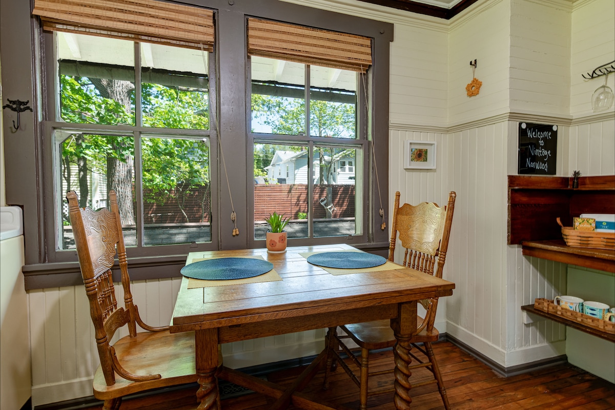 Vintage Norwood Carriage House - Guesthouses for Rent in Asheville, North  Carolina, United States - Airbnb