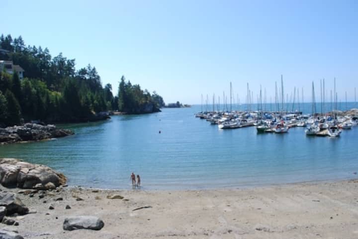 Bright 3+ Bed Contemporary House In West Vancouver - Horseshoe Bay