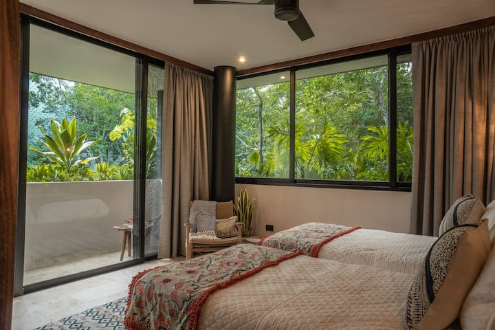 Recámara con 2 camas individuales y terraza privada
