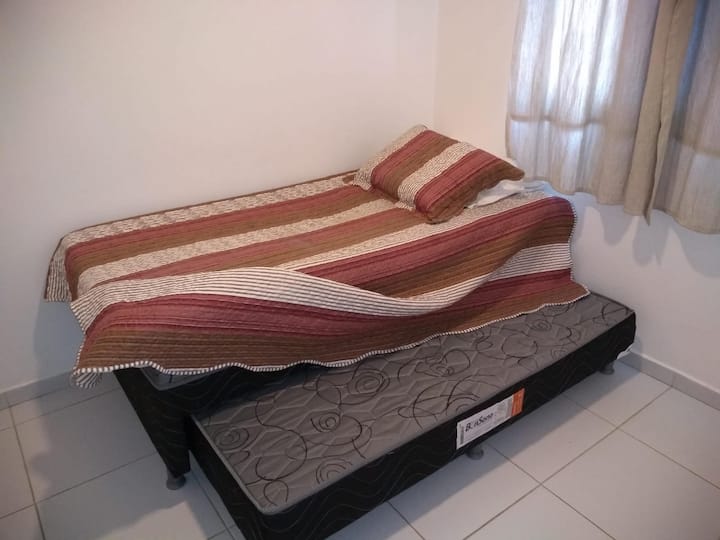 cama individual más cama auxiliar también individual