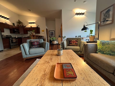 Top performing Airbnb: The UpTownley- 2 bedroom condo with Mountain Views in Revelstoke