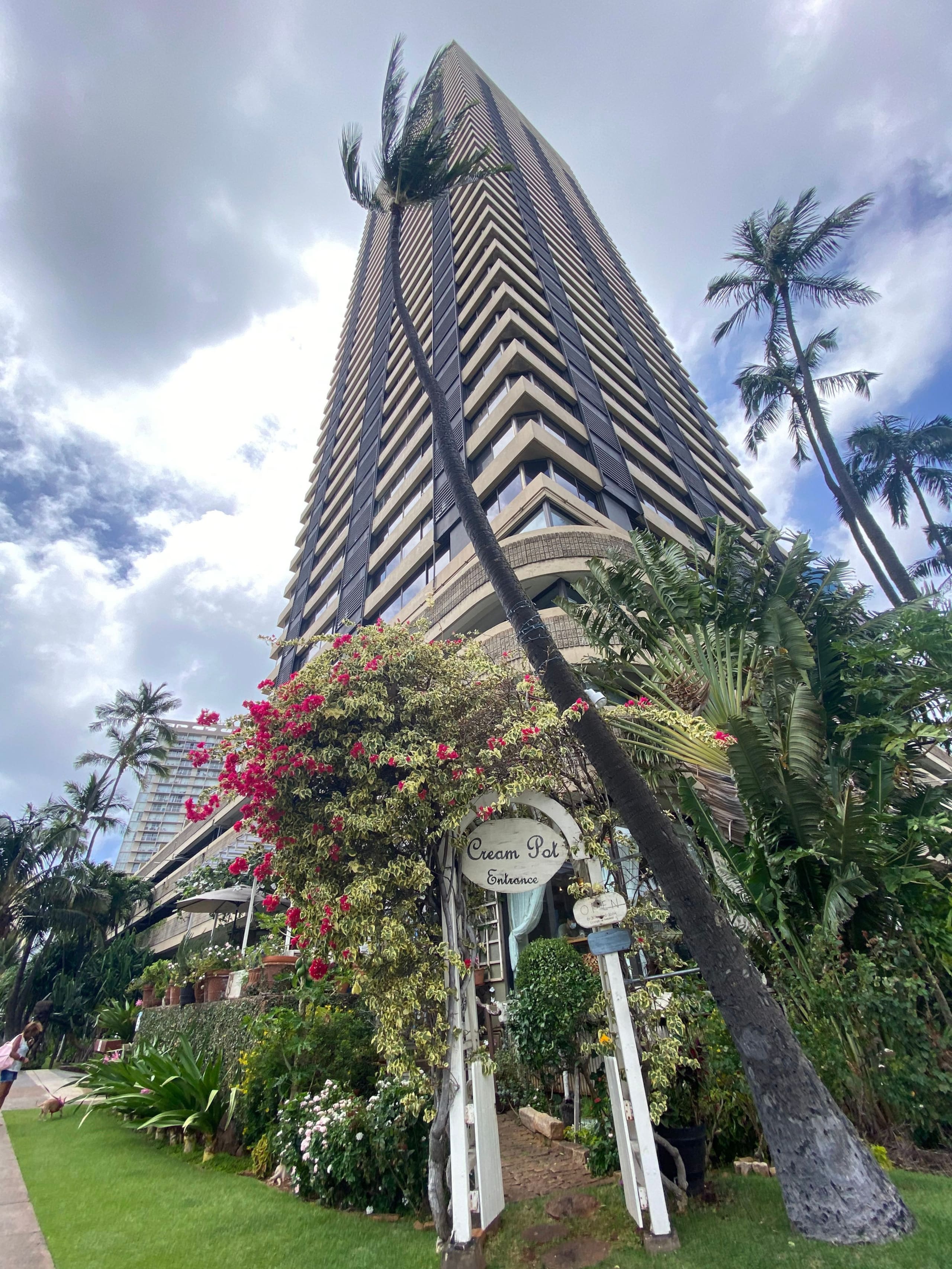 Condo in Honolulu · ★4.63 · Studio · 1 bed · 1 bath - Image 10
