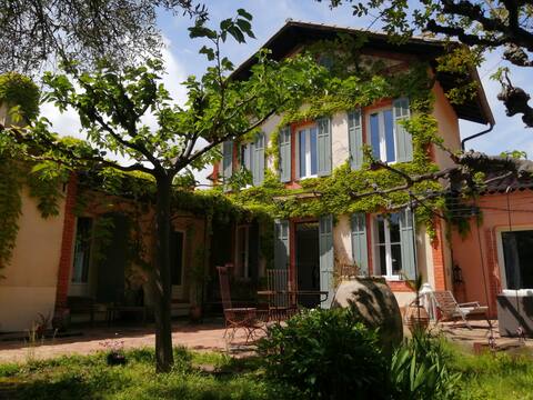 Beautiful villa with pool and large garden