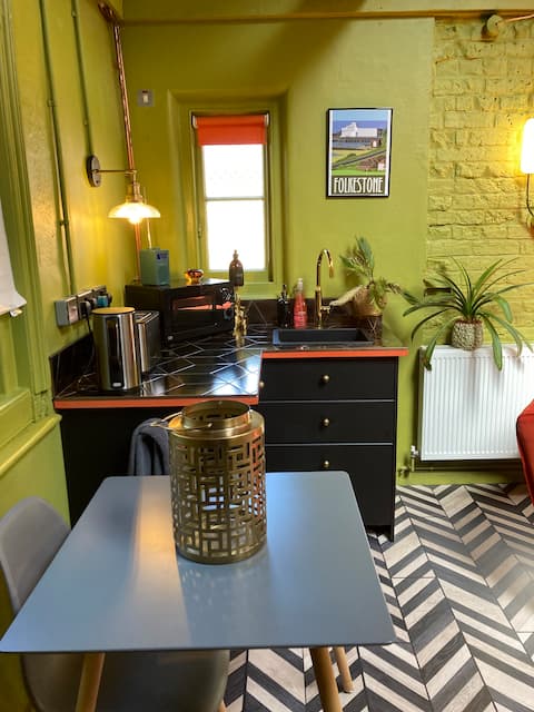 Top performing Airbnb: Lepine- stylish, luxury apartment in Folkestone in Folkestone