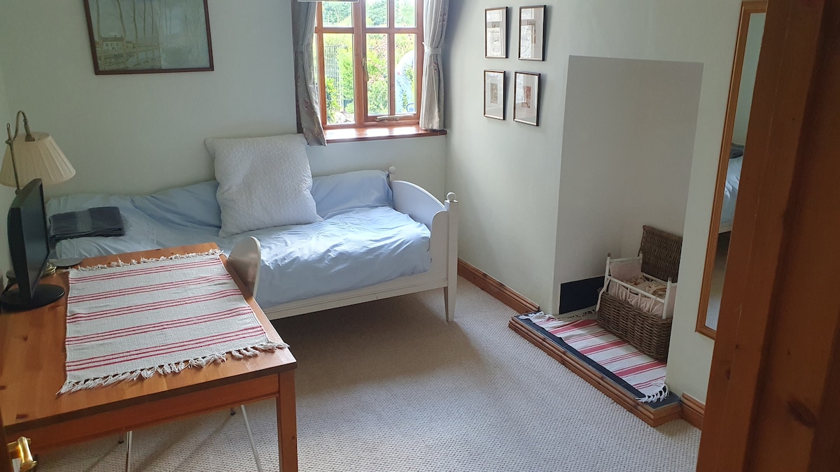 غرفة نوم 3 تستخدم كمكتب من قبل المضيف