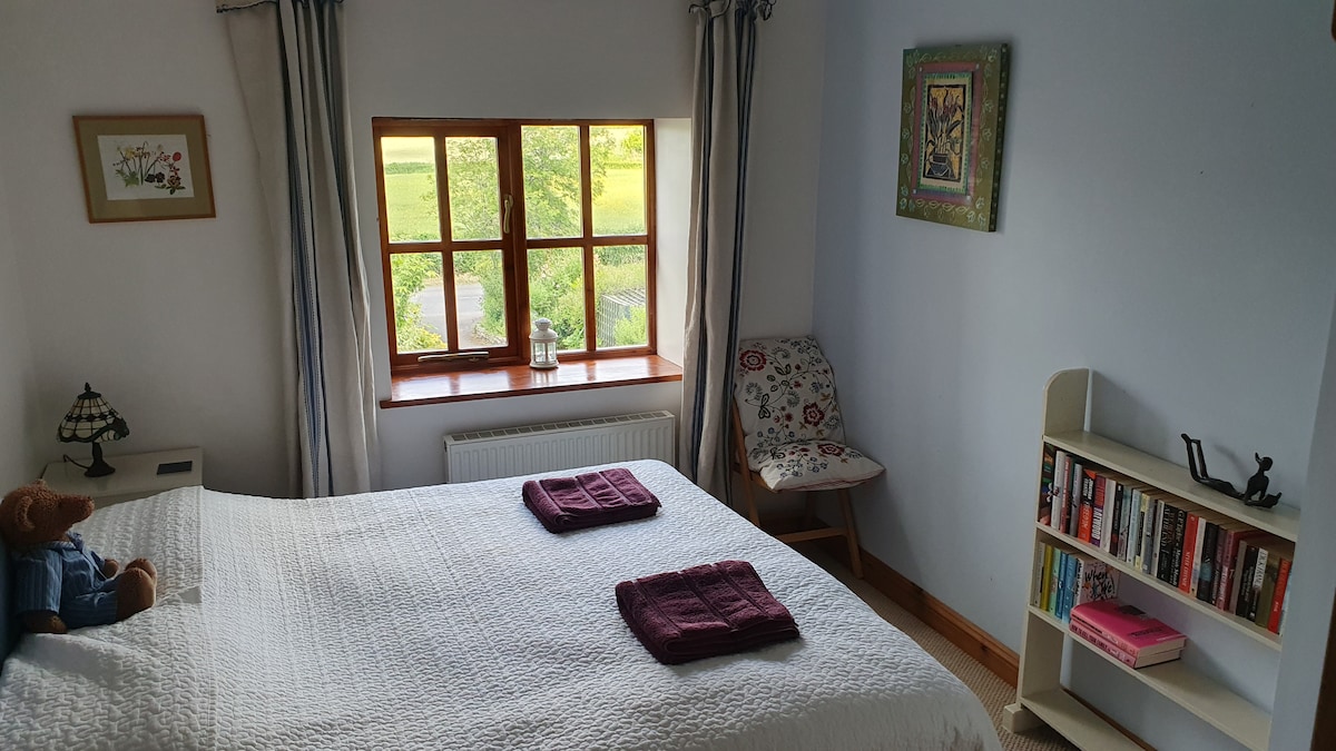 غرفة نوم بسريرتين مزدوجتين 2023