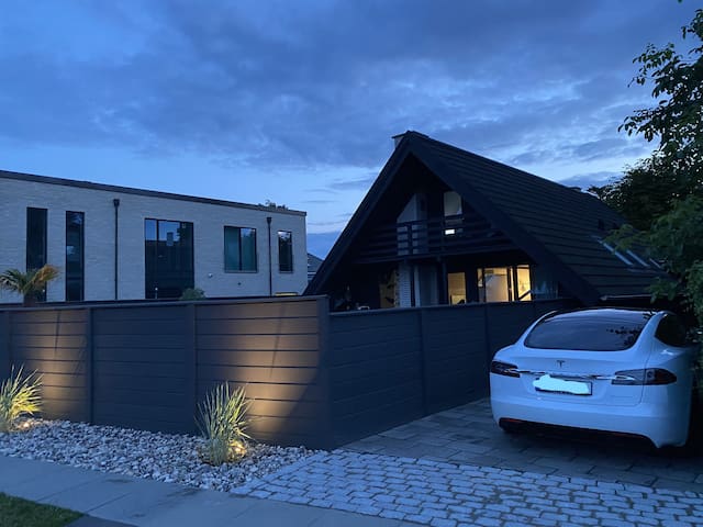 Unique beach fronting house close to everything