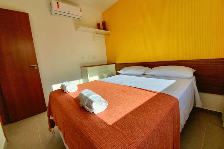 Casa Amarela 208 - dormitorio con cama matrimonial + aire acondicionado + black-out