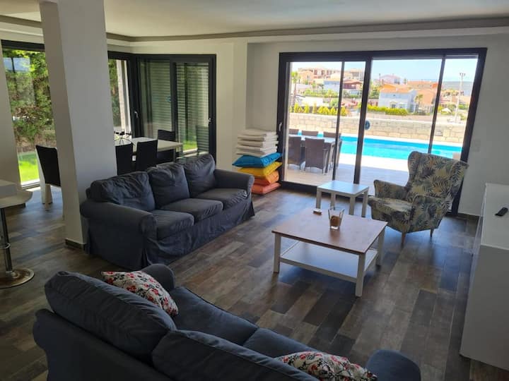 Villa De-lale Mit Privat Pool Und Traum Ausblick - Alaçatı