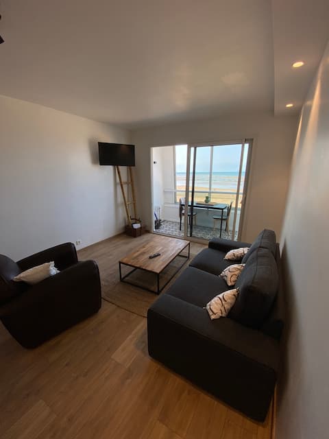 Top performing Airbnb: Apartment, sea view in Courseulles Sur Mer