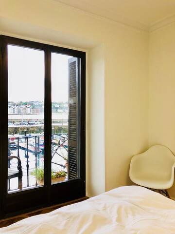 Apartamento con vistas en el puerto de Donostia. gallery image 4
