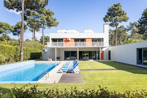 Top Airbnb: Design House near golf and beach em União Das Freguesias De Charneca De Caparica E Sobreda