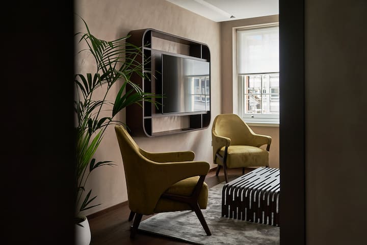 Central Fitzrovia – Large 3 Bed, 2 bathroom gallery image 4