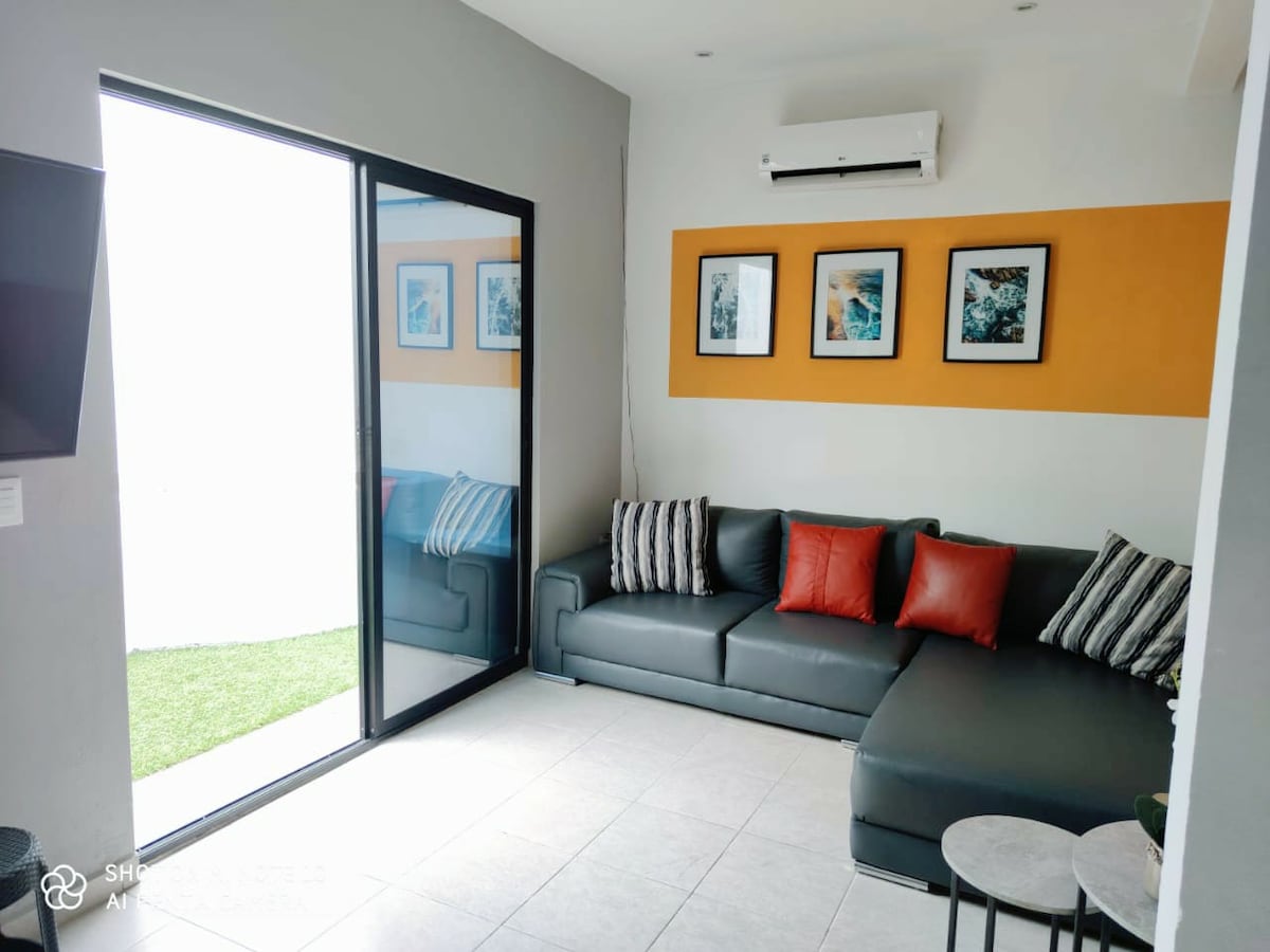 Მისაღები ოთახი ტელევიზორით 55", ოთახი ტელევიზორით 55"