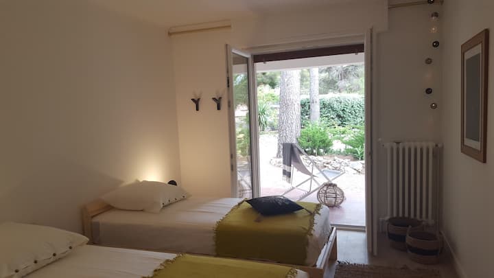 ห้องนอน 2 "Petites K ° NAILLES" พร้อมระเบียง (เตียงเดี่ยว 2 เตียง)