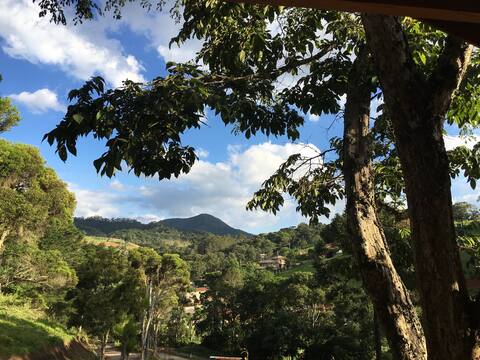 Chalé with breakfast and views of Pico Agudo.