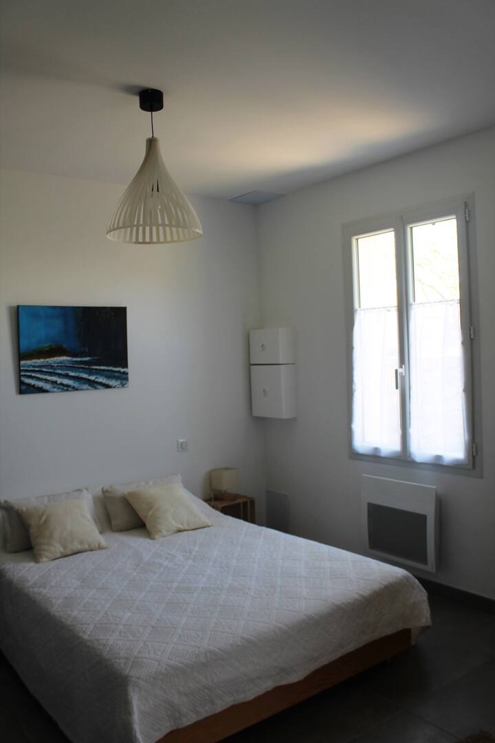 منطقة النوم مع 140 سرير