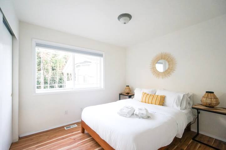 Bright 6BR Seattle Home w/ Parking+Downtown Access gallery image 2