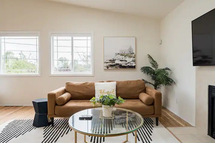 Bright 6BR Seattle Home w/ Parking+Downtown Access