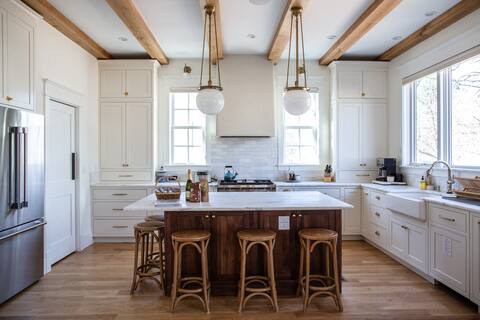 Belmont Farmhouse | Huge, New, Walk to Everything!