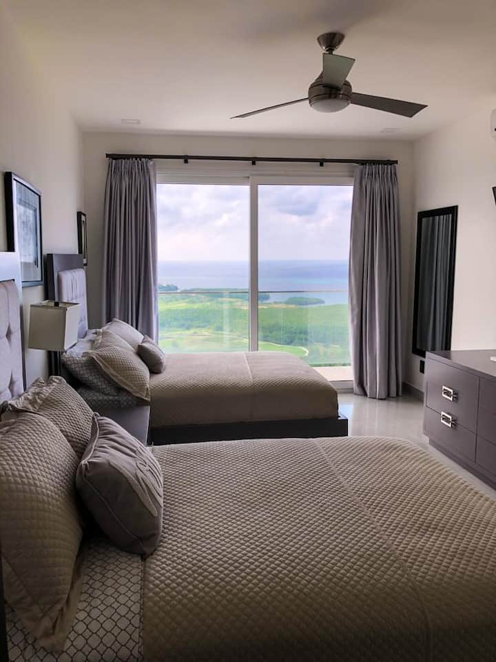 إطلالة مريحة من سريرك.
سريران مزدوجان. 