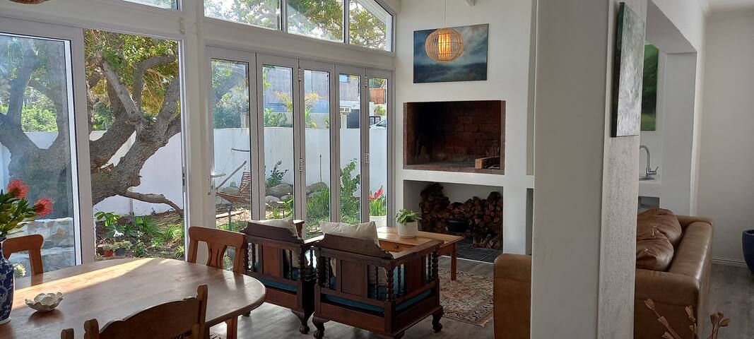 Beautiful family home in Kommetjie near Long Beach gallery image 3