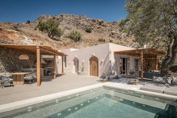 Isla Beach House, a Timeless Retreat gallery image 3