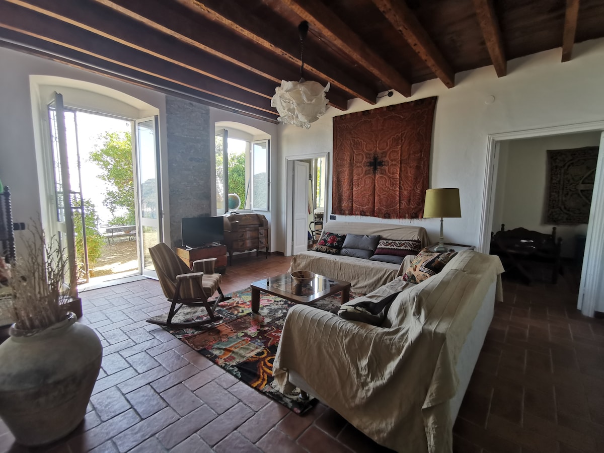 Top Airbnb: La Vecchia Posta - elegant stay, garden & parking in Vernazza