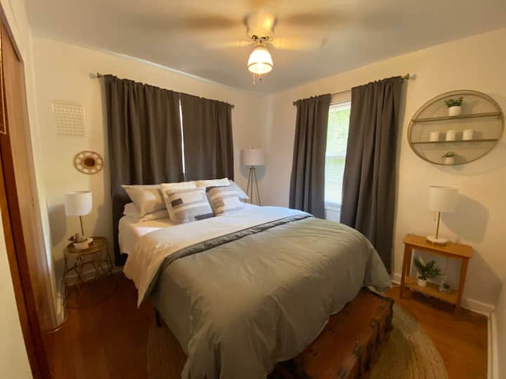 Segundo dormitorio con cama tamaño queen