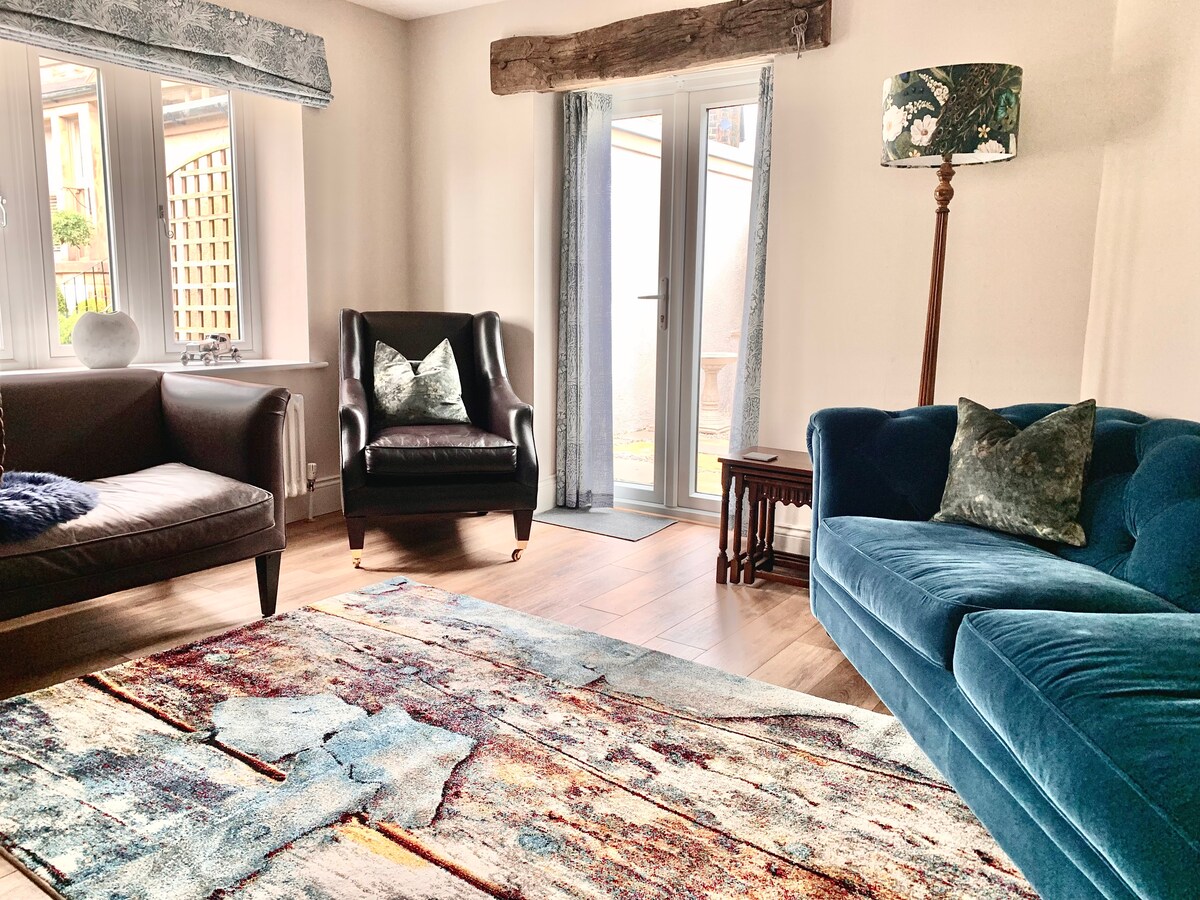 Top Airbnb: The Old Coach House, in Harrogate, Sleeps 4 in Killinghall
