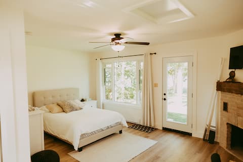 Successful Airbnb property: Moon House Bobcaygeon in Kawartha Lakes