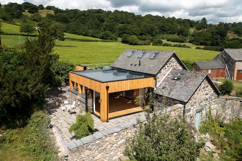 Beautiful, cosy barn conversion, sleeps 12