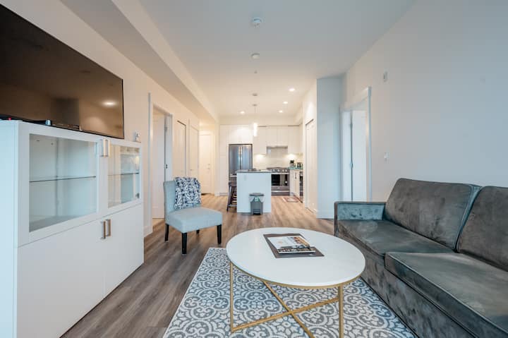 Stunning 2-bed/2-bath Lux Condo In Ideal Location - Langley