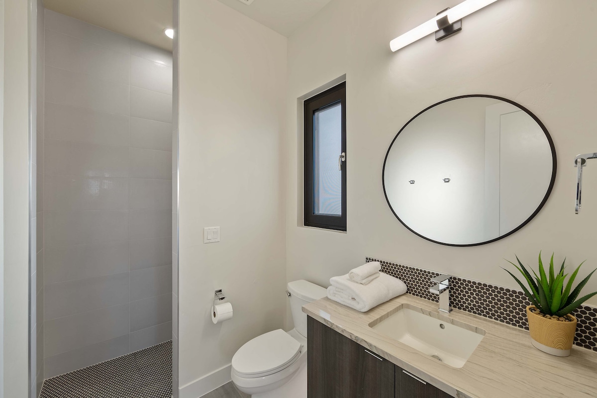 1604 - COSMOS SUN Primary Suite photo 3