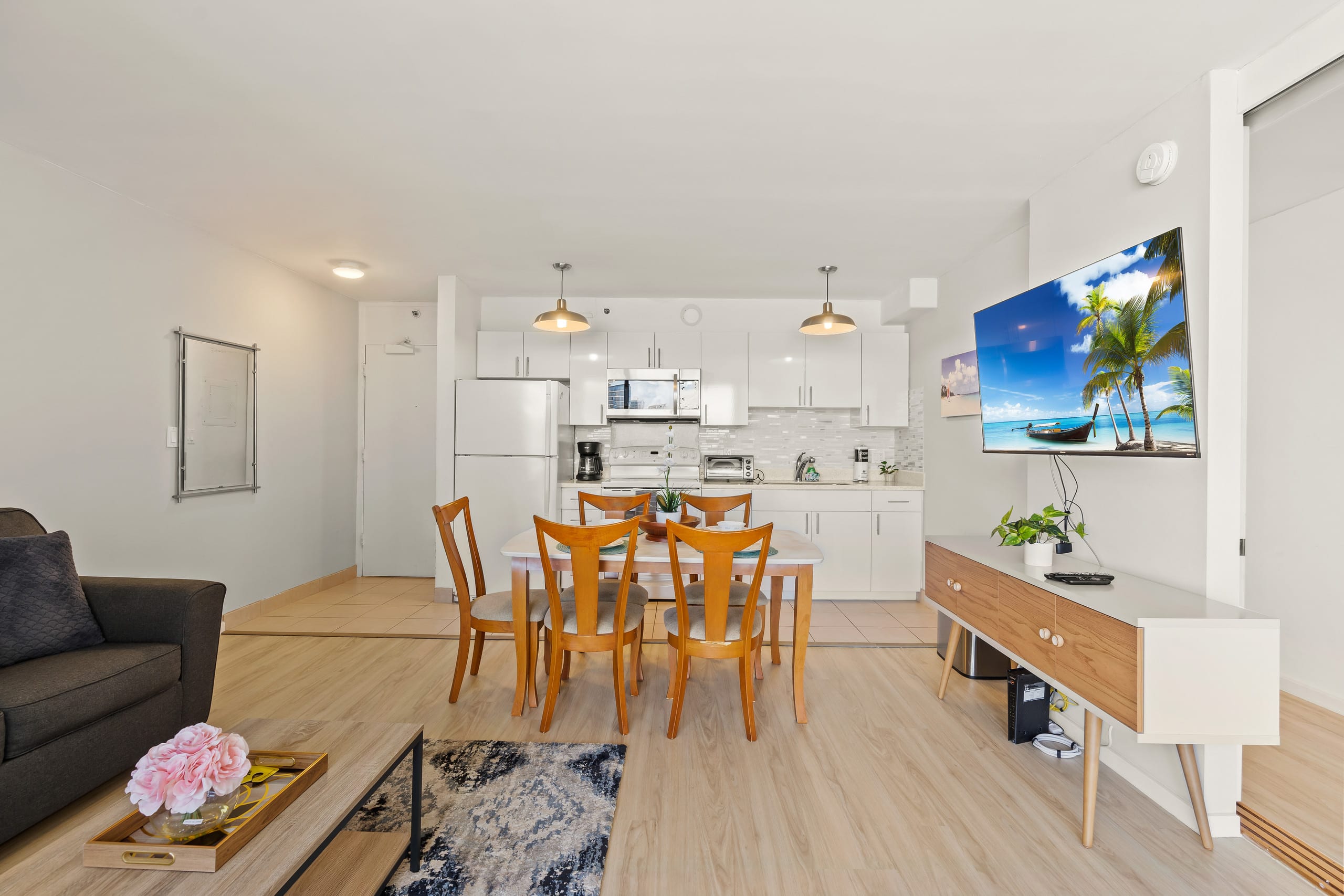 Condo in Honolulu · ★4.56 · 1 bedroom · 3 beds · 1 private bath - Image 7
