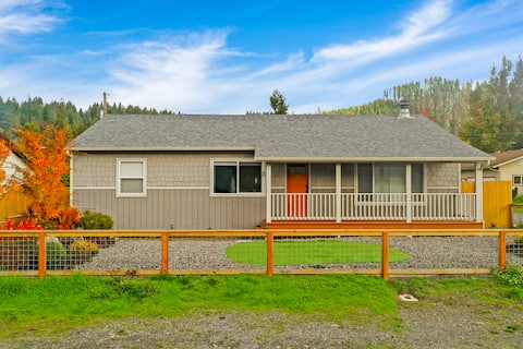 Mountain view, 5-bedroom home with sauna