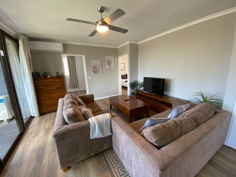 Family friendly 4BR Apartment near Mt. Stromlo