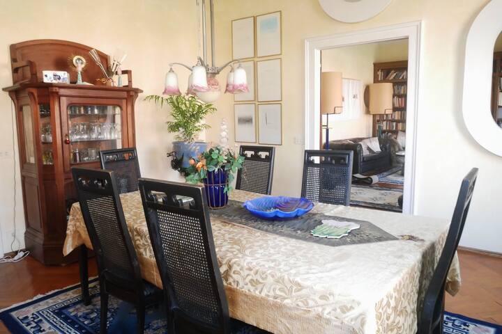 Luxury Apartment on the Grand Canal gallery image 3