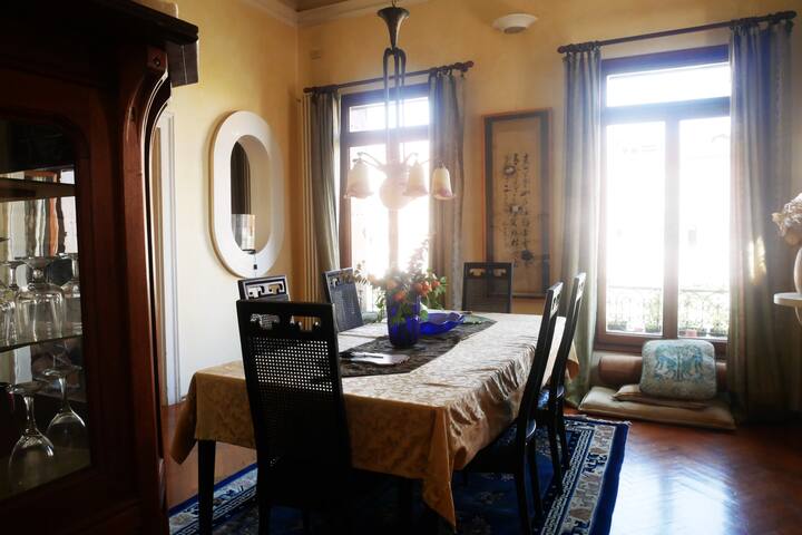 Luxury Apartment on the Grand Canal gallery image 4