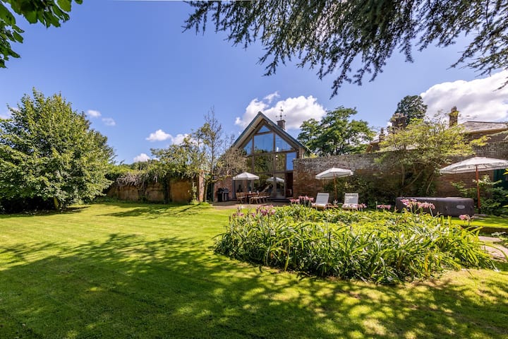 Mulberry Lodge - Hot Tub And Ornamental Gardens - Maidstone